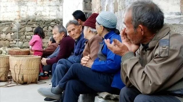 中国将迎人口死亡高峰！22年1041万，23年1100万，去年死亡多少？