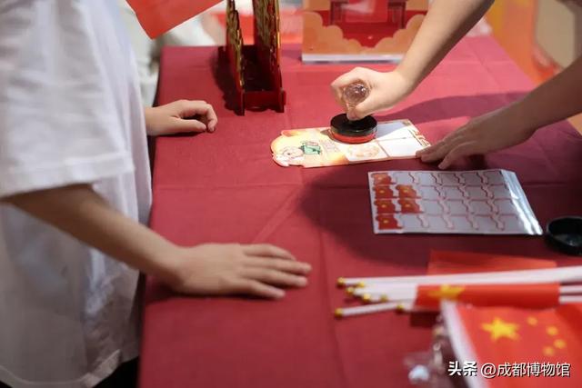 中秋丨不只是赏月!来成都博物馆学妆造、观皮影、做花灯……玩出新花样