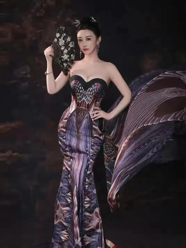 性感姜彦希，傲人身材得“中国天然第一美胸”称号，千万别眨眼！