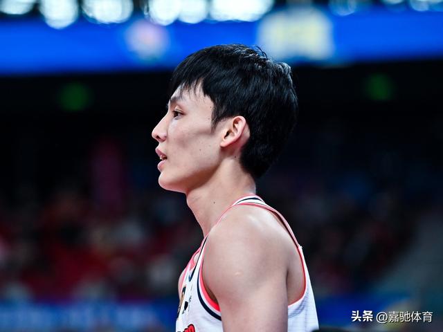 不看不知道，一看吓一跳，广东宏远新赛季阵容一览，实力确实恐怖