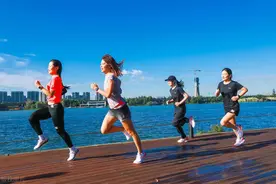 这6个抗阻力动作，比跑步还“减肚子”，预防肌肉流失，还抗衰老图片