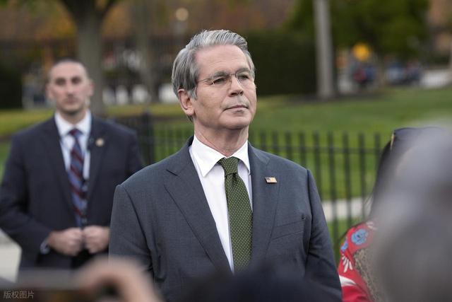 美国政府停摆超40天	，现在的危险状况，已经脱离了特朗普的掌控