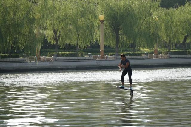 与众不同的天津，去津门故里泡相声茶馆，到狮子林桥看大爷跳水