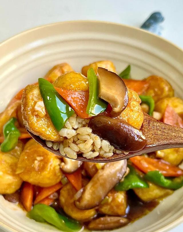 吃一斤它等于吃10只鸡，一降血脂	、二降血糖、三降胆固醇，要懂吃