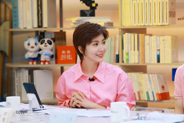 原来她就是毕福剑的关门弟子，师傅落魄不离不弃，现状曝光太意外