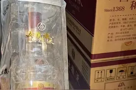 山东一家办升学酒，6位成都客人去恭贺，随3000入席直呼：太豪横图片