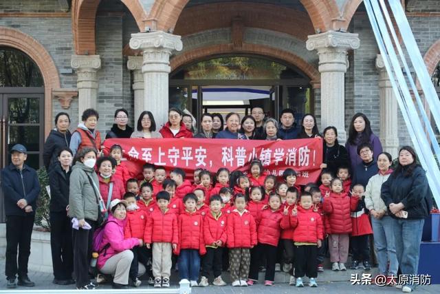 小朋友的消防小镇奇幻游：在玩乐中点亮安全星火