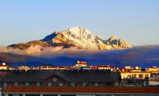 【视界】雪巅染金：丽江冬日的第一封邀约