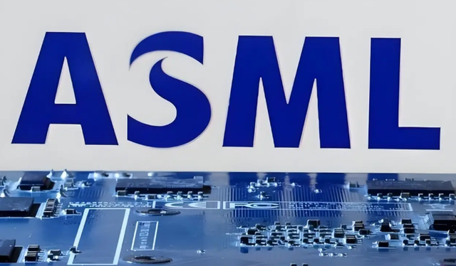 荷兰政府花200亿挽留无效！光刻机巨头ASML为何要从老家搬走？