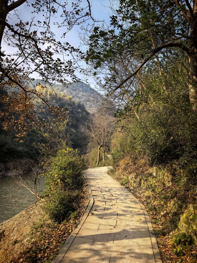 因何而徒，步履发声——徒步众生相