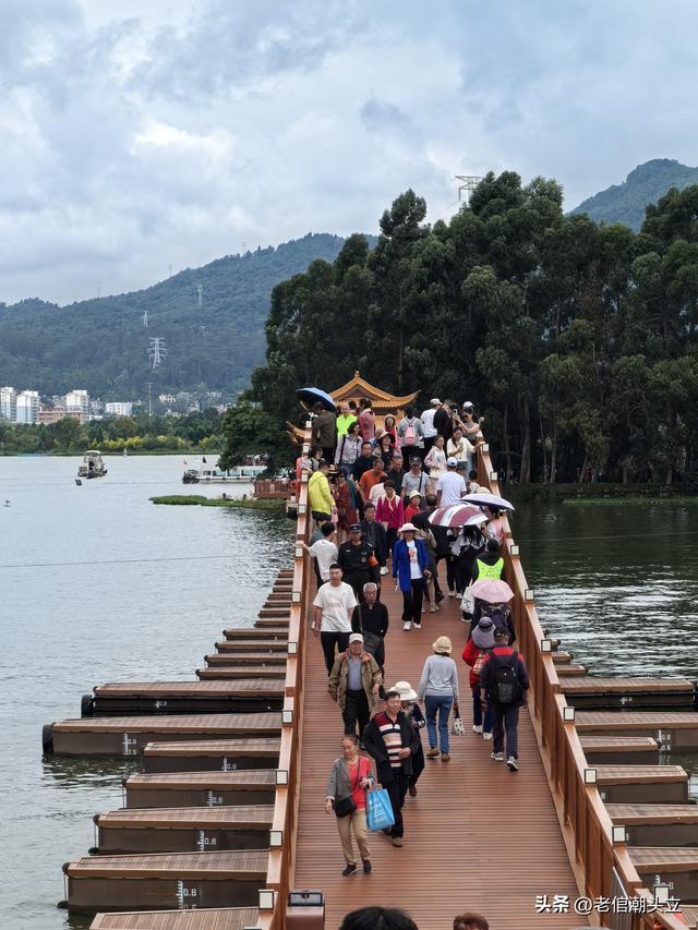 冬天的早上 晒着太阳从大观楼徒步到西山茶马花街 是什么样的感受？