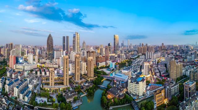 江苏最适合定居的城市，不是南京和苏州，而是这座新一线小城