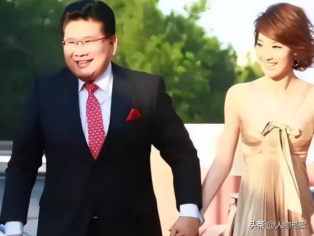 讨好大佬	，陪睡上位，遭央视“开除”，她身上的标签哪个才是真的