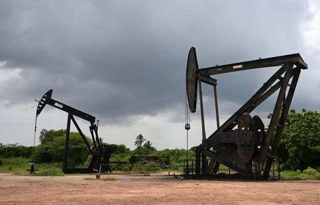 特朗普宣布：委内瑞拉将向美国移交3000万至5000万桶石油，售卖所得资金将由特朗普进行监管