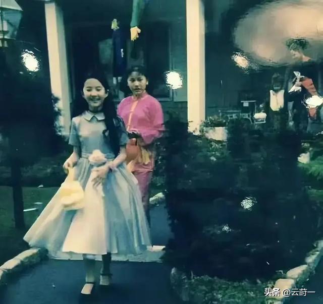 陪玩陪睡只是冰山一角，认干爹，舔手指，拜高踩低，实在荒唐！