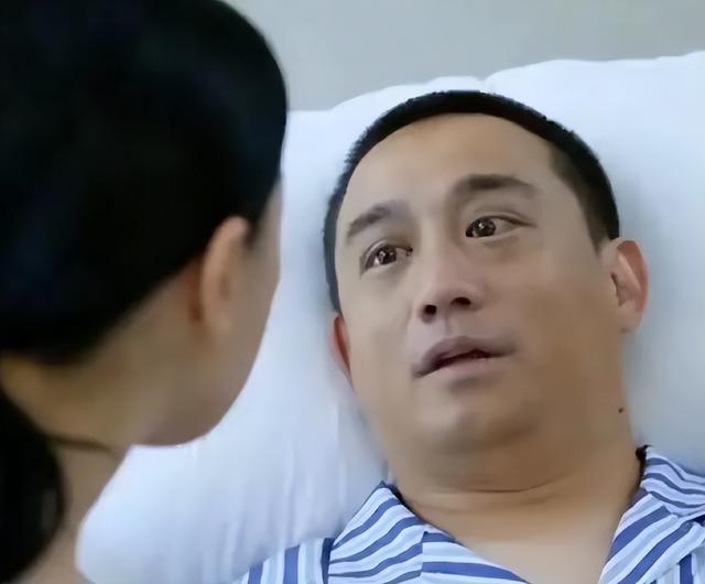 55岁黄磊还能活多久？睡前戴呼吸机，每天一把药，曾被曝有心脏病
