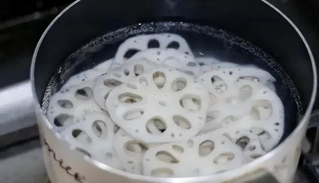这几种蔬菜，不焯水当心全家中毒！第2种很多人都爱吃
