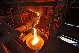 生命到底有多顽强？瑞士一工人曾跌入720℃熔炉，奇迹般自救幸存图片