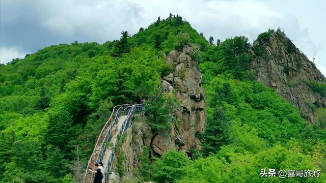 探秘黑龙江鸡冠山：地质奇观与人文记忆的交响