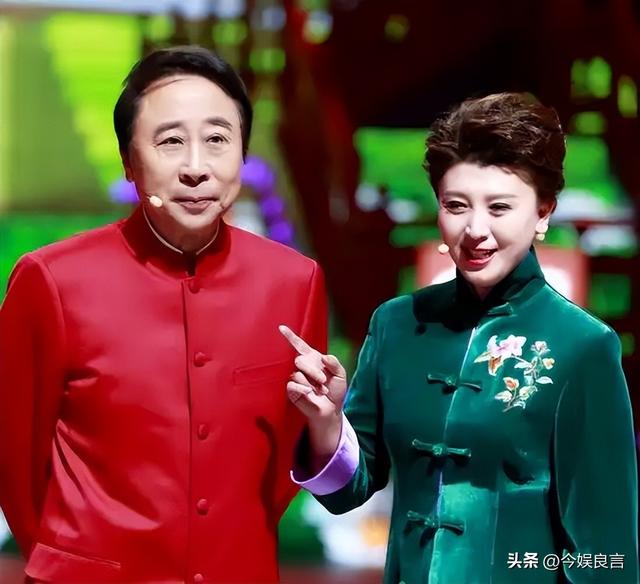 闫学晶没想到，2026年刚开年	，老搭档冯巩就给她上了生动一课