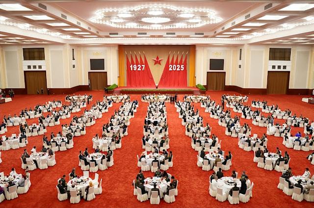 98秒看解放军海陆空尖端军事装备