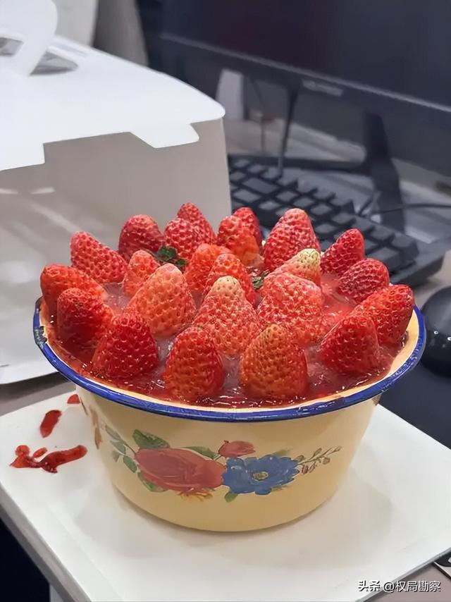 警惕“消费刺客”！全国多地排队抢购，98元一串的糖葫芦值不值？