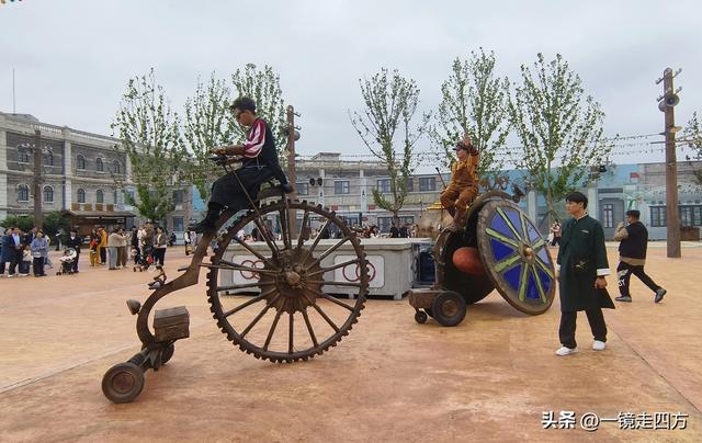 走进郑州中牟建业电影小镇，看各种特色表演，还能参与互动项目。