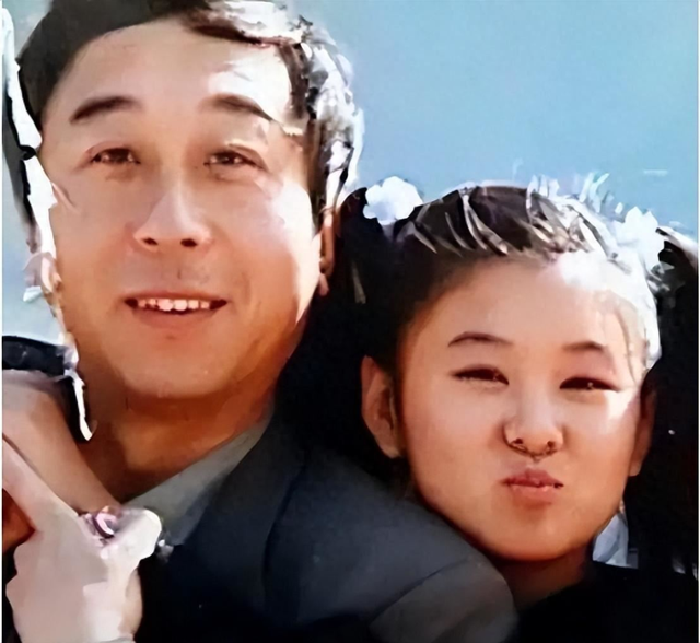 原来她是冯巩的“女儿”，出道20多年从不拍吻戏，年近40仍像18岁