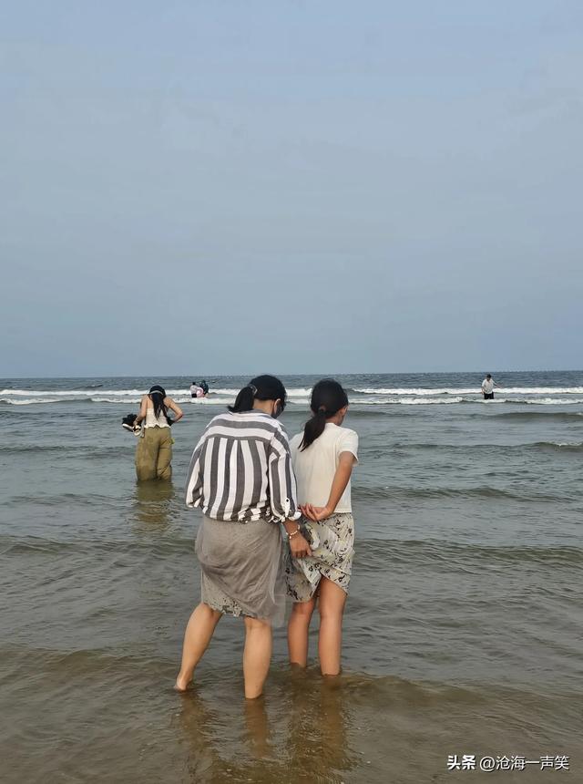 世界最宽广的是大海，拥抱大海吧，畅游大海吧，心如大海心如止水