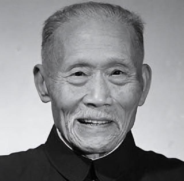 开国大典，她扶毛主席登天安门功成身退，周总理叫住：你站我身边