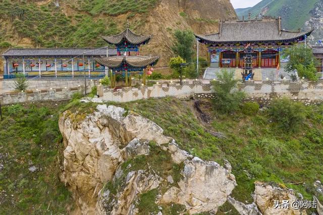 青海鲁班亭隧道上有片神秘建筑群,可能就是传说中的老鸦峡金山寺