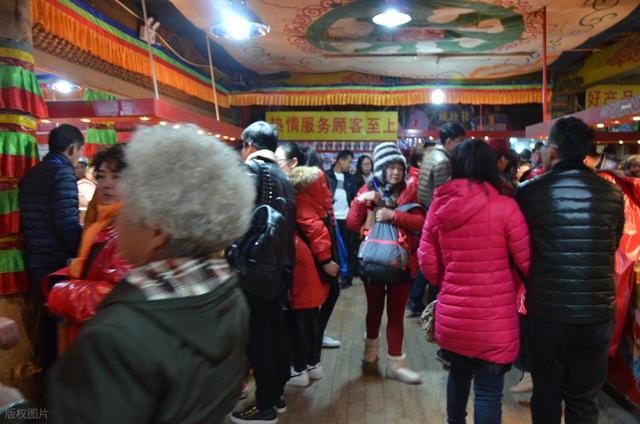 为什么很多老年人不选择自由行，而去跟团挨宰，有下面几个原因