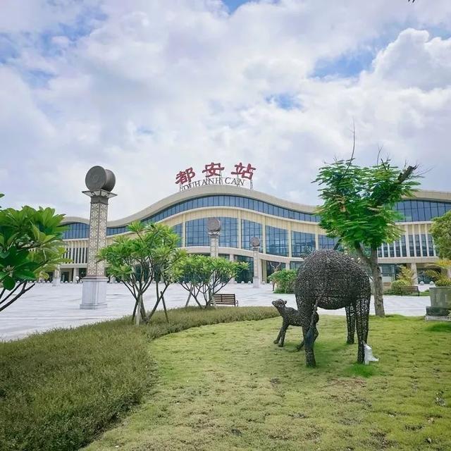 时速350公里！网友：全国最避暑的高铁线！