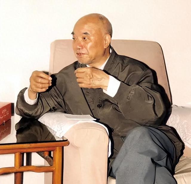 1976年，华国锋看望刘伯承，闲聊时谈起邓公，刘伯承提出2个要求