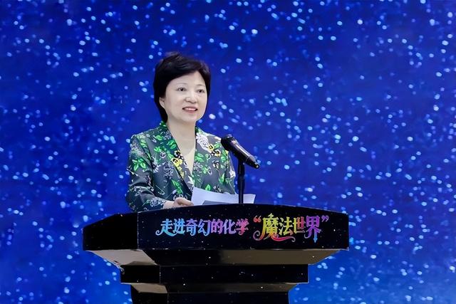 “未来讲堂——走进奇幻的化学‘魔法世界’”活动在张掖成功举办
