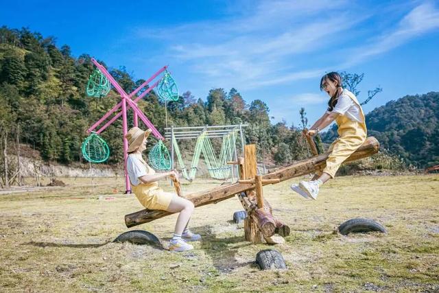 沉浸式感受韶关新丰绝美秋色！ 2天1夜赏枫露营品美食，徒步泡温泉，一起去躺平 ！