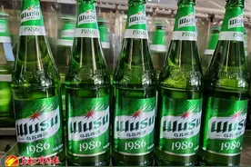 新疆“大乌苏”走高端路线出新品 通过添加奇台县的小麦，来增加啤酒的风味图片