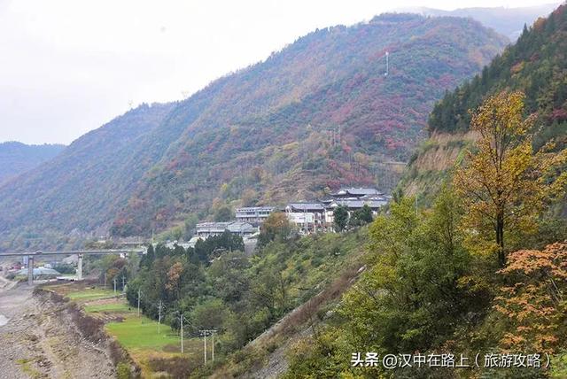 汉中出发沿嘉陵江跨省自驾,把秦巴深秋的美景装进车窗~图片