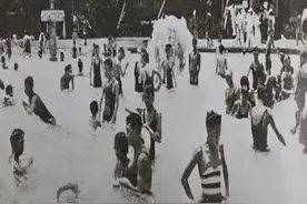 游过来 氽（tǔn）过去图片