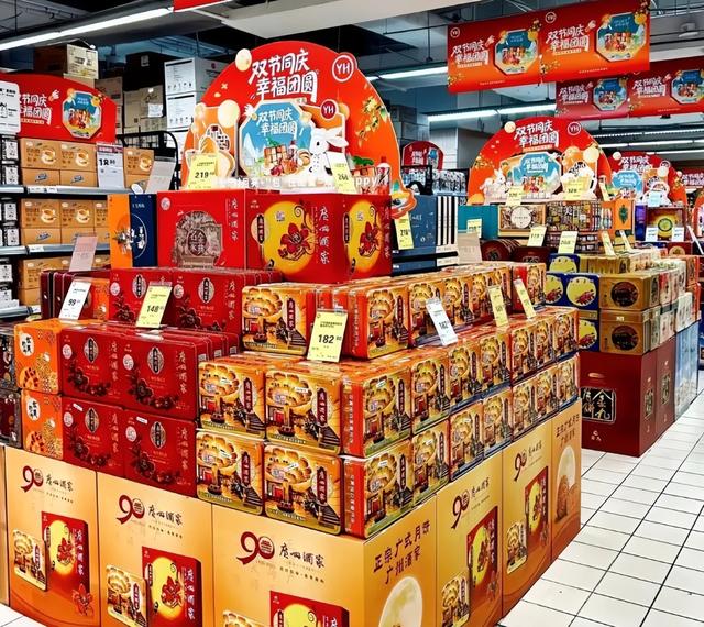 国庆放假首日：人人欢庆，却出现5个“反常现象”，与往年大不同