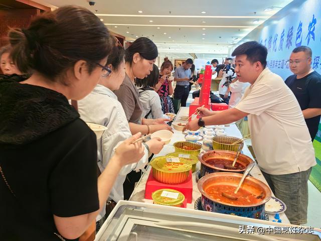 这个八月，到内蒙古四子王旗看草原美景品地道羊杂