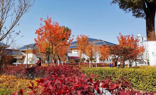 兰仓秋，染山河。