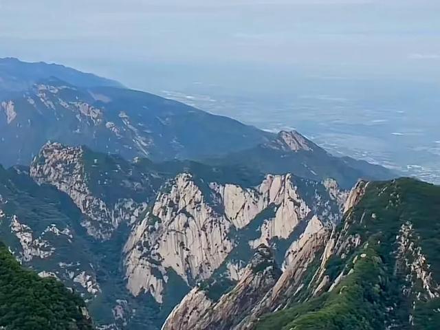 陪我的28岁闺蜜去爬了6座名山，最后才知道她只是为了打卡拍照！