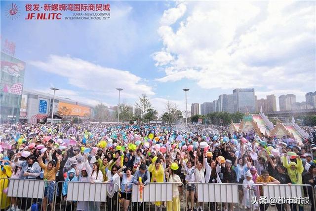 水花与火花共舞！新螺蛳湾泼水节开启“白天+黑夜”狂欢模式