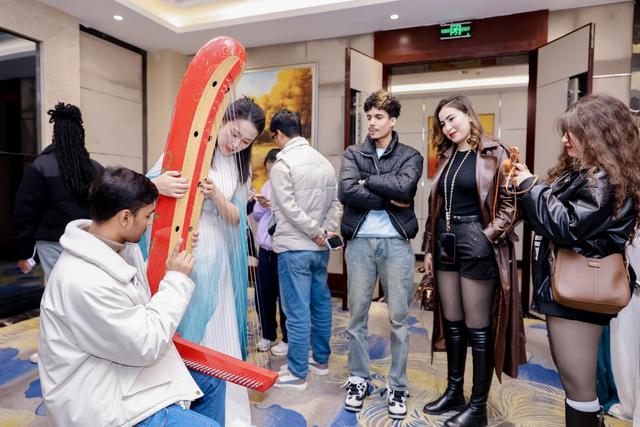 【2025打卡中国】以开放之姿汇全球创想 “打卡中国·潮涌东方——Amazing郑州”创想汇成功举办