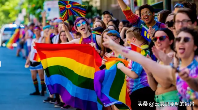 政治仇杀开启民间化，保守派烈士之死	，或成英美社会分裂临界点