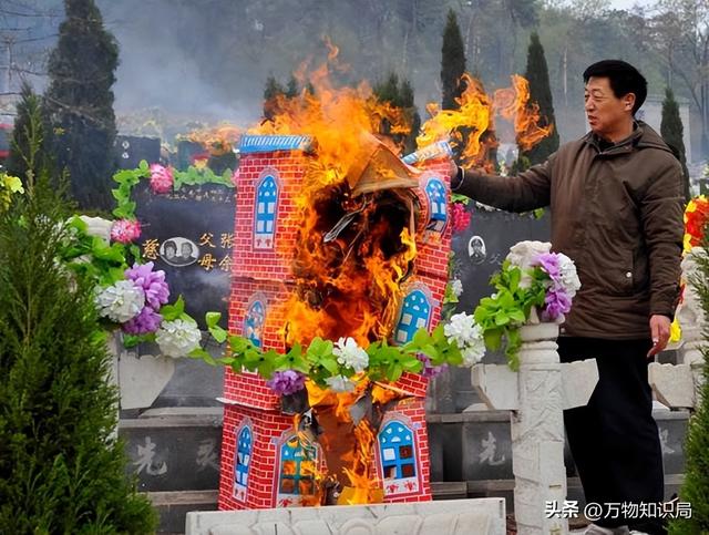 墓碑上的“考、妣、故、先、显”，分别是什么含义？用错会闹笑话