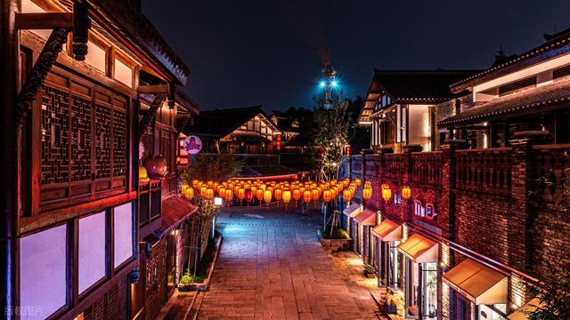 重庆：从山城到网红经济之都的蜕变之路