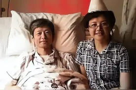 2016年，艾跃进教授身患绝症，在病房内拍下合影，不久后与世长辞图片