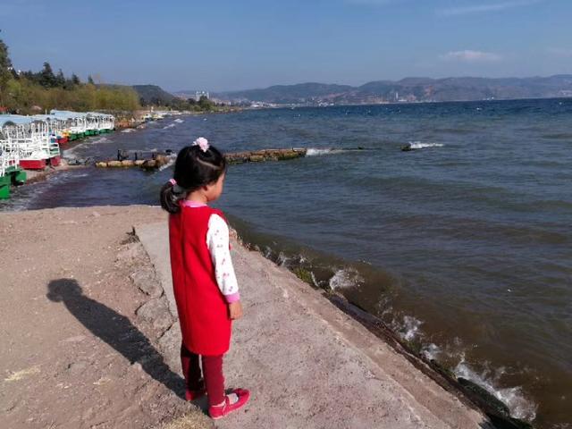 带着孙女去旅行（172）两游云南抚仙湖